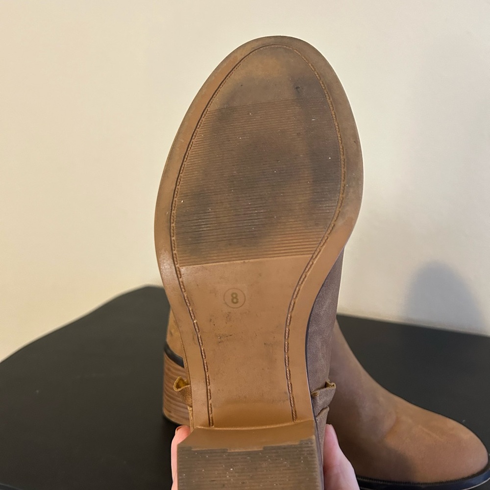 Tan ankle boots with scalloped ankle back - Picture 5 of 6